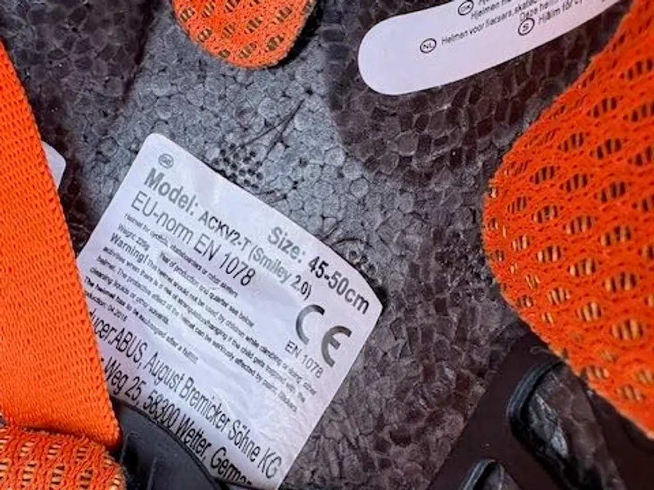 Billede 8 - Hamax Kiss cykelstol med 2 beslag og cykelhjelm