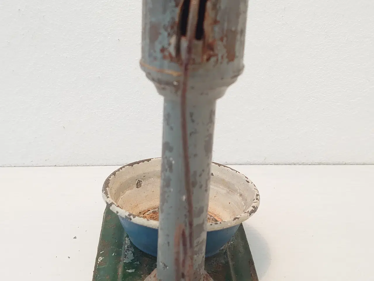 Billede 5 - Gammel velfungerende vandpost i blik. H 18,5cm.
