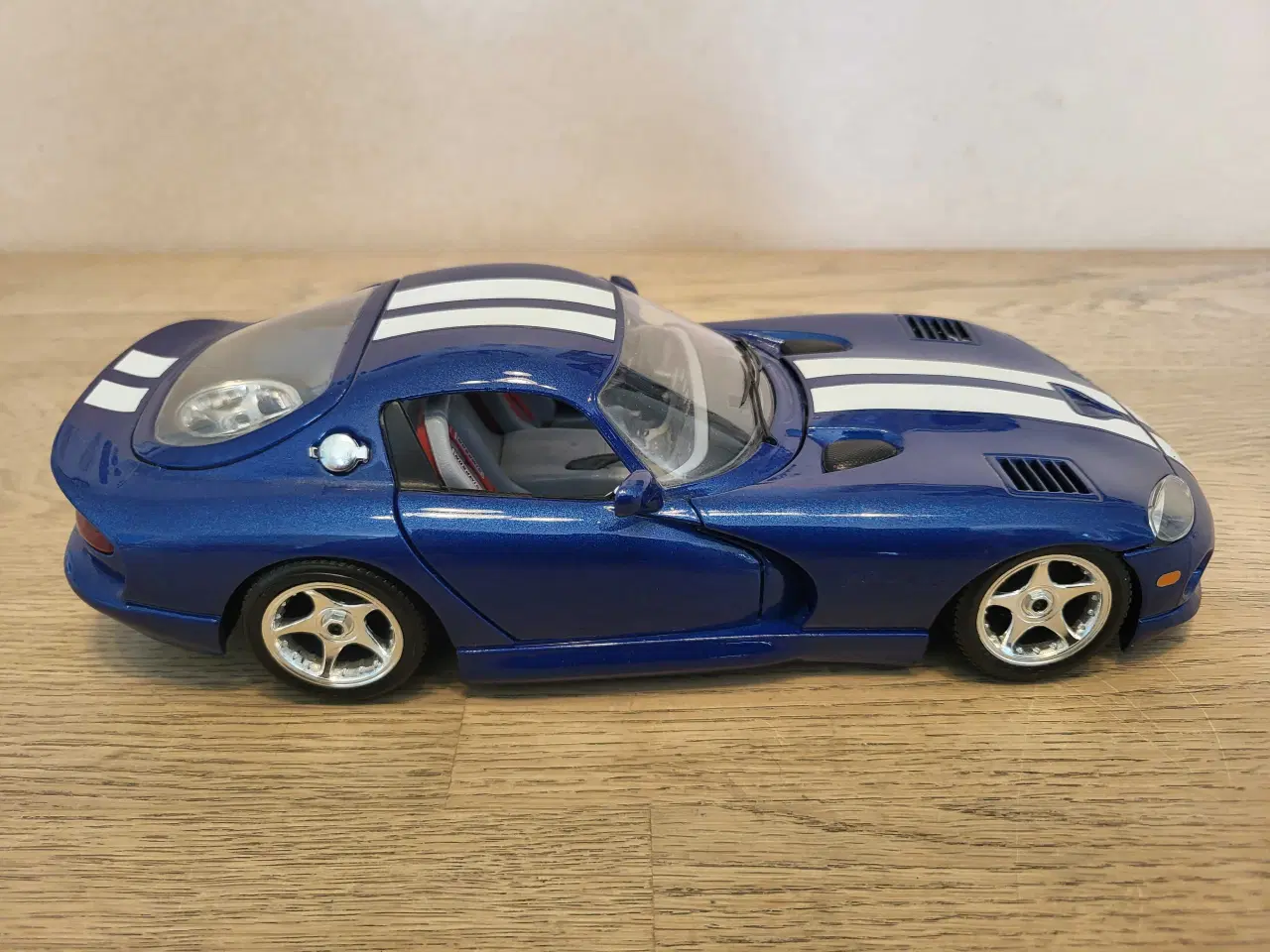Billede 1 - Modelbil: Dodge Viper GTS Coupe 1996.  Skala 1/18.