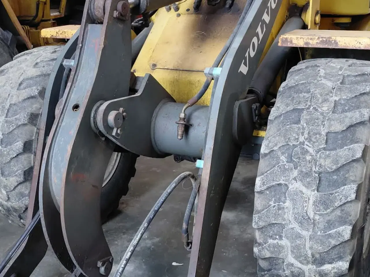 Billede 4 - Volvo L30 HYDRAULISK SKIFT. SKOVL OG GAFLER. MOTOR OSER