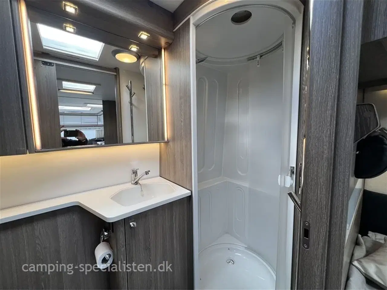 Billede 8 - 2017 - Kabe Royal 740   Kabe Royal 740 E TDL KS kan nu ses hos Camping-Specialisten.dk