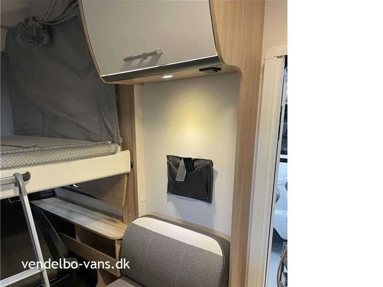 Billede 16 - 0 - SunLight I 69 L Aut.   Bemærk det lave km tal - 160 HK - 9 trins automatgear