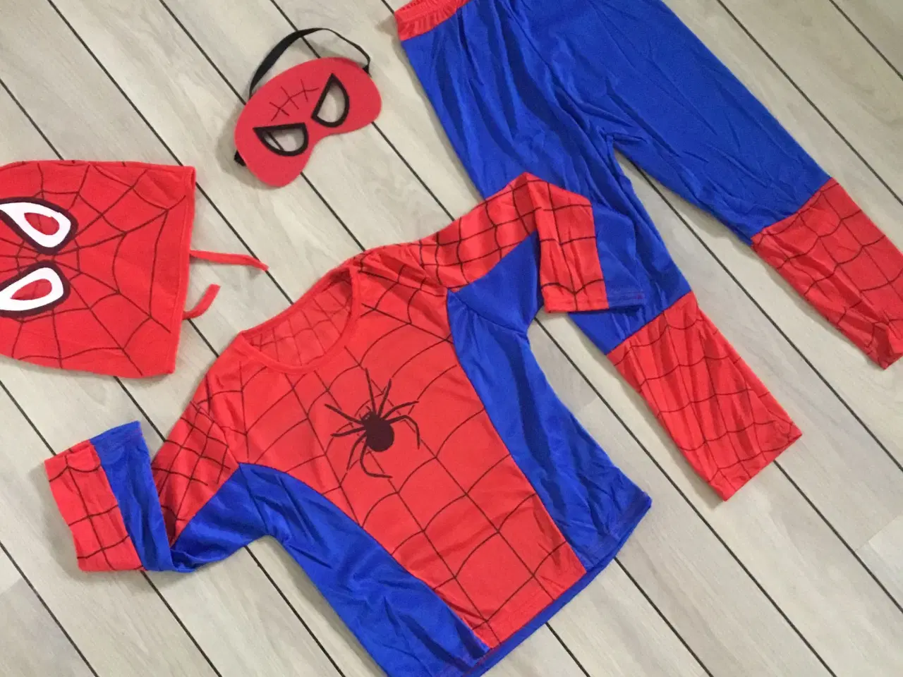 Billede 2 - Spiderman dragt str. 104 kostume udklædningstøj