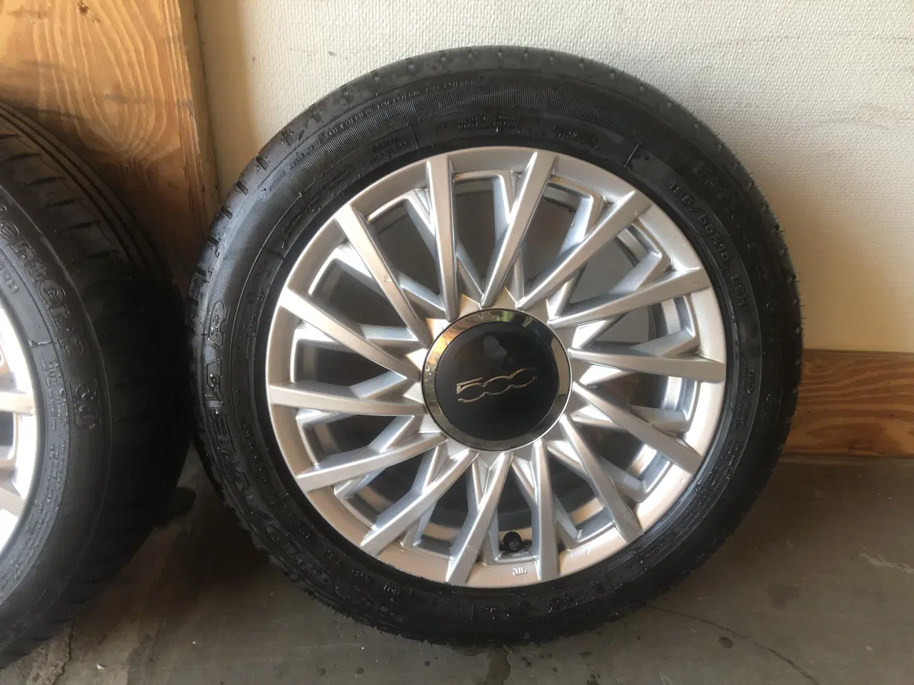 Billede 5 - Originale Fiat 500 Lounge fælge & Goodyear dæk