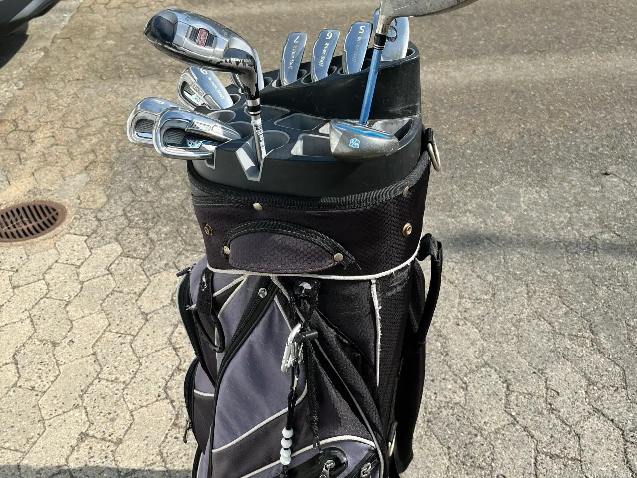 Billede 2 - Golf sæt .  Wilson Staff og golfbags .