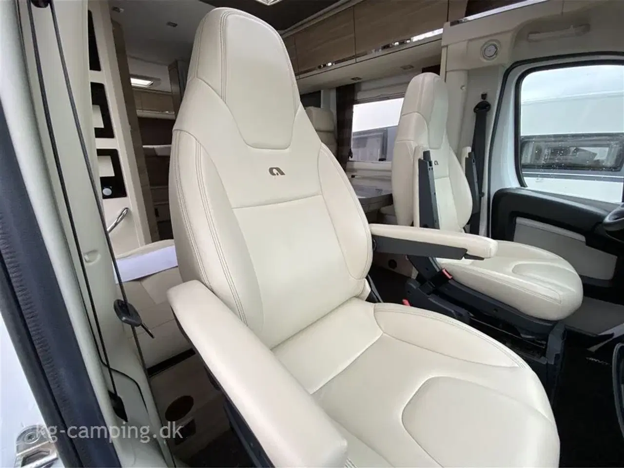 Billede 16 - 2015 - Adria Coral Plus 670 SL Flot Adria Coral med lækre læder sæder.