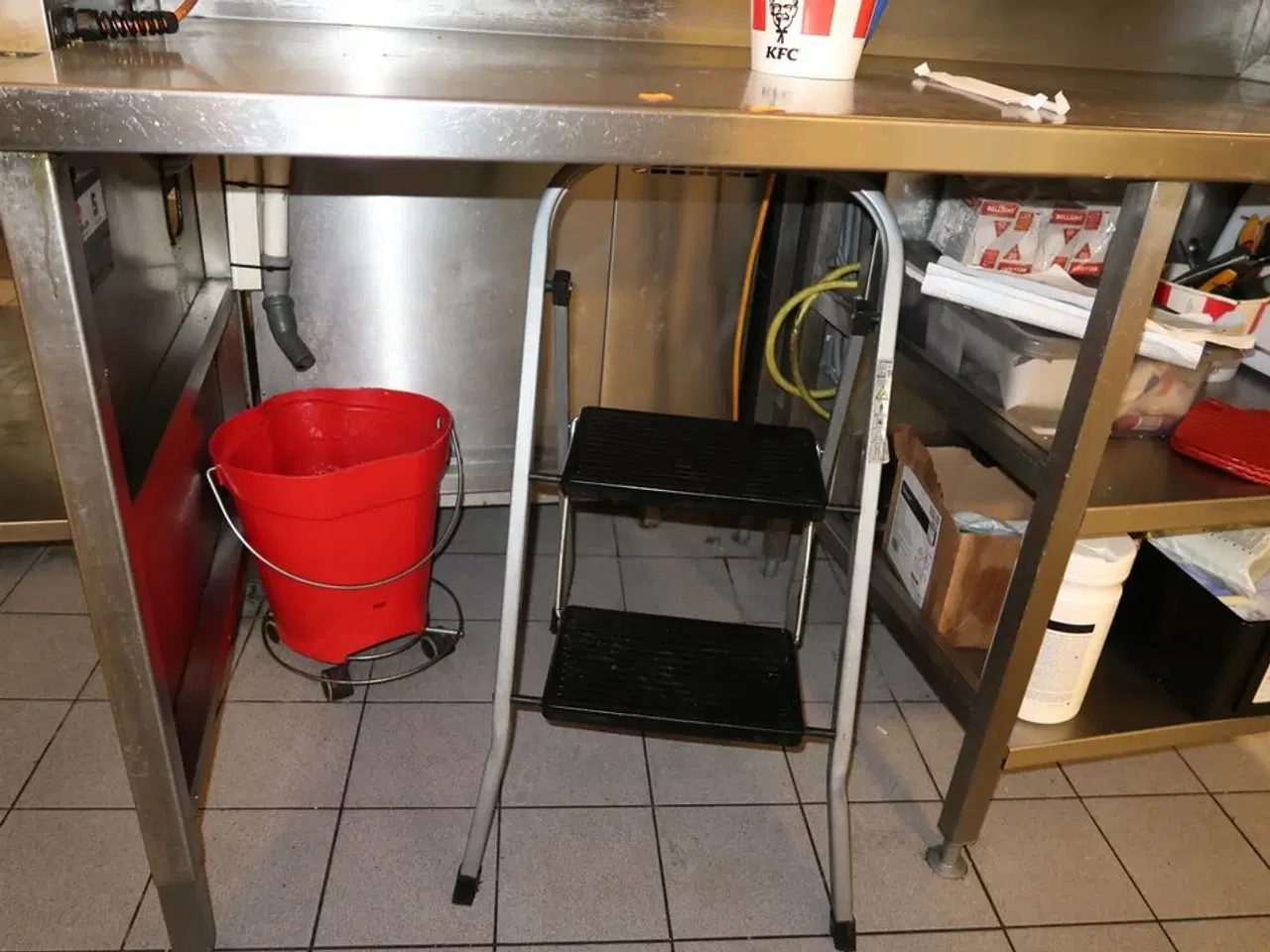 Billede 4 - Rustfri stålbord med varmeskab HENNY PENNY HCW-5