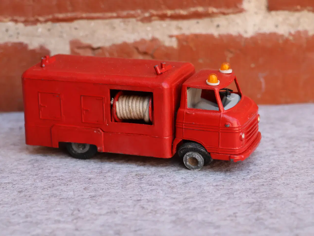 Billede 10 -  4 Stk Gl Tekno udryknings lastbiler + autotrailer