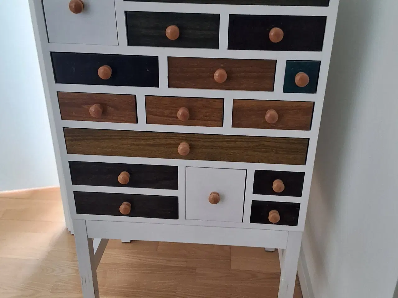 Billede 3 - Smuk og elegant kommode sælges