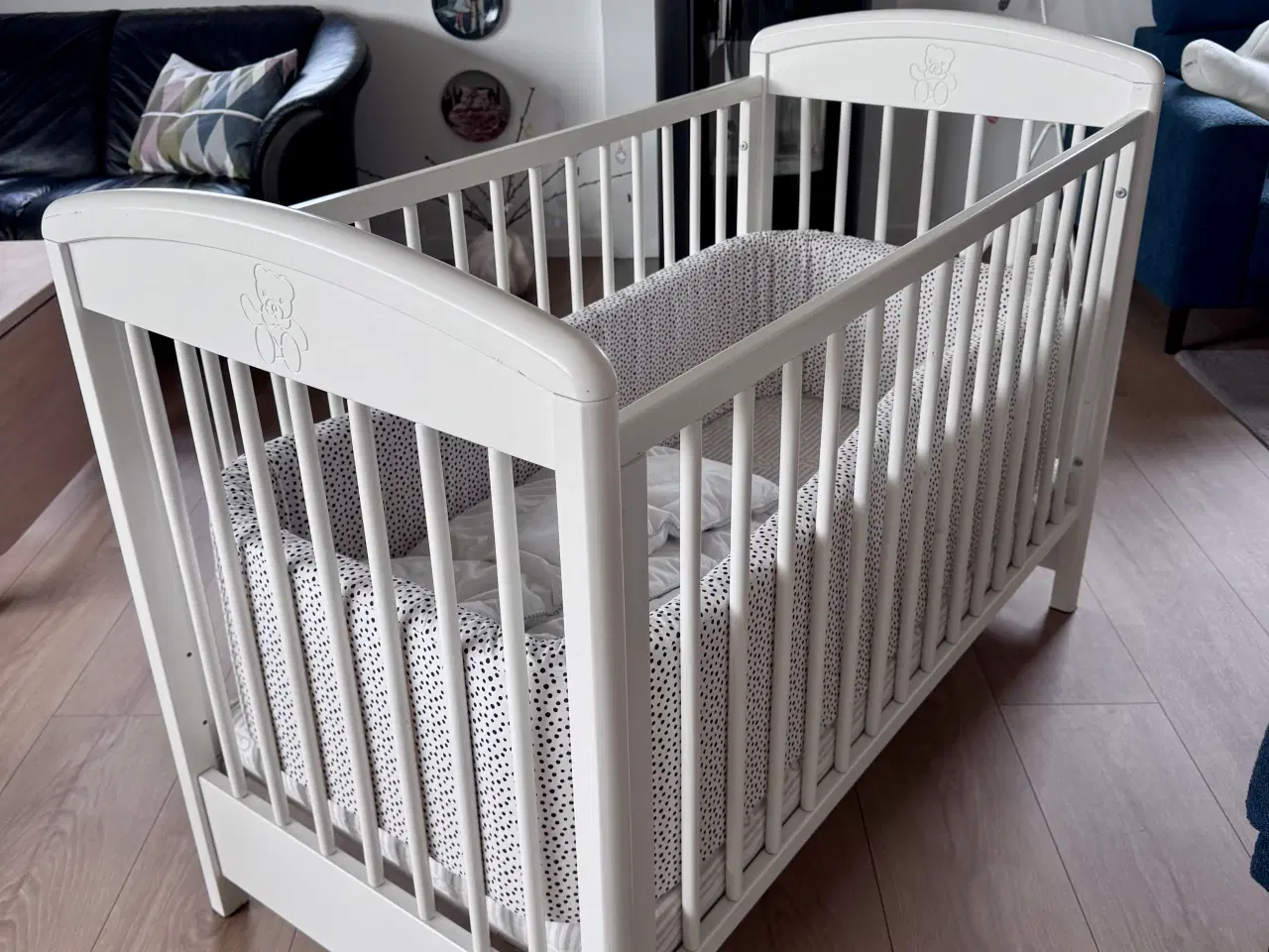 Billede 1 - Fin Hvid tremmeseng