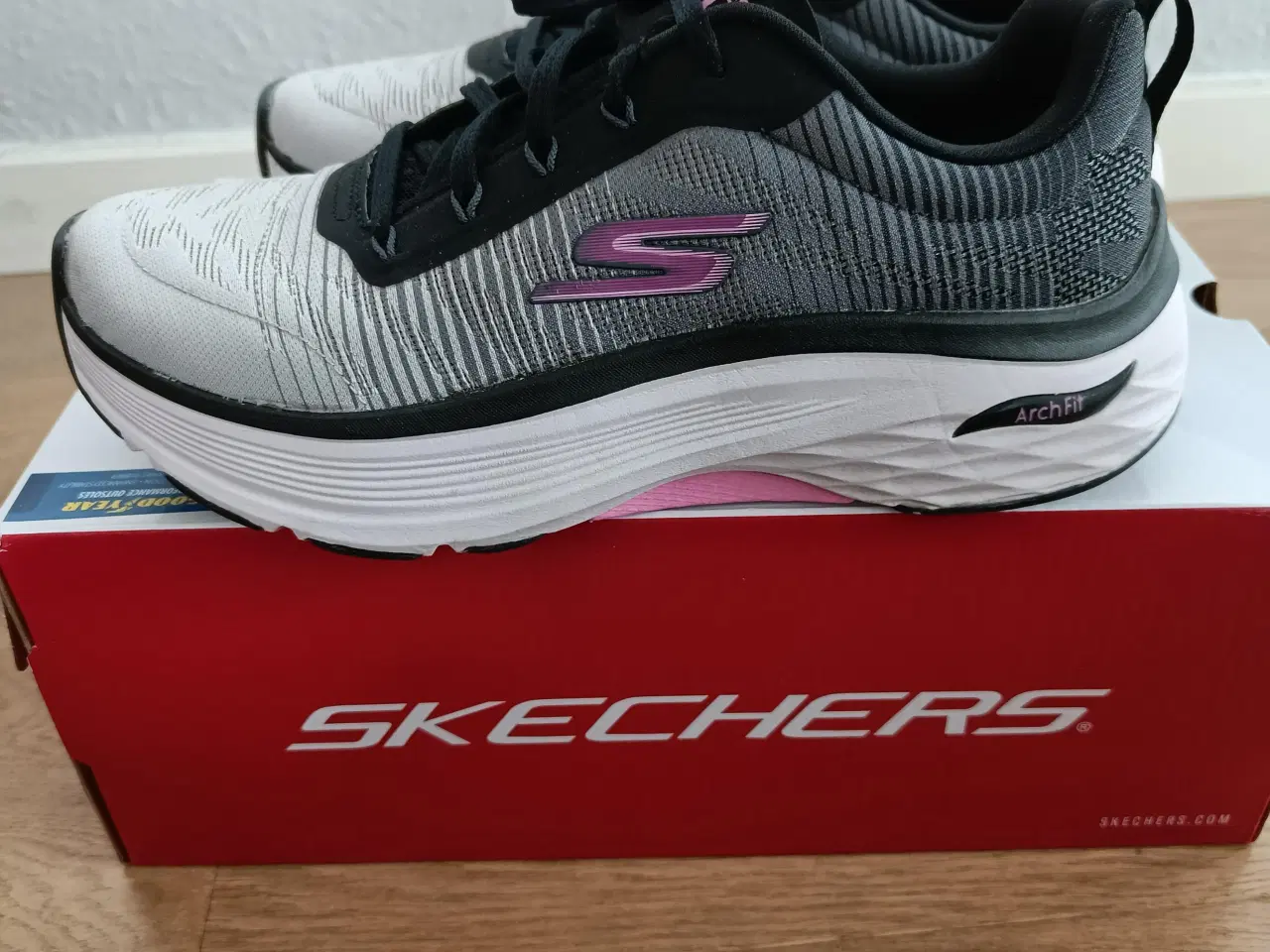 Billede 3 - Skechers Max Cushioning Arch Fit - Delphi