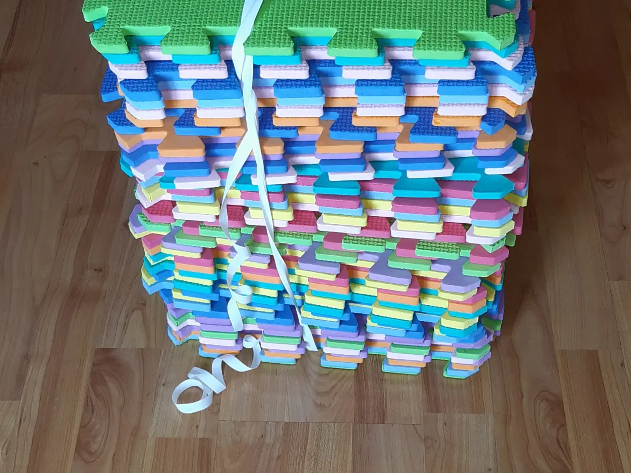 Billede 2 - Aktivitetstæppe 38 brikker / A-Å og 0-9