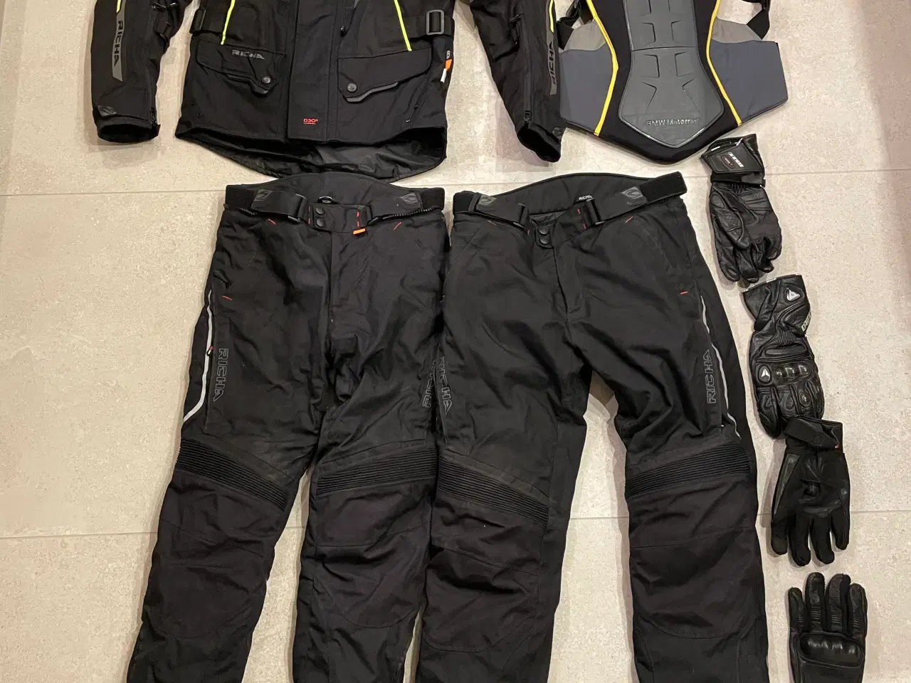 Billede 1 - Mc tøj sælges