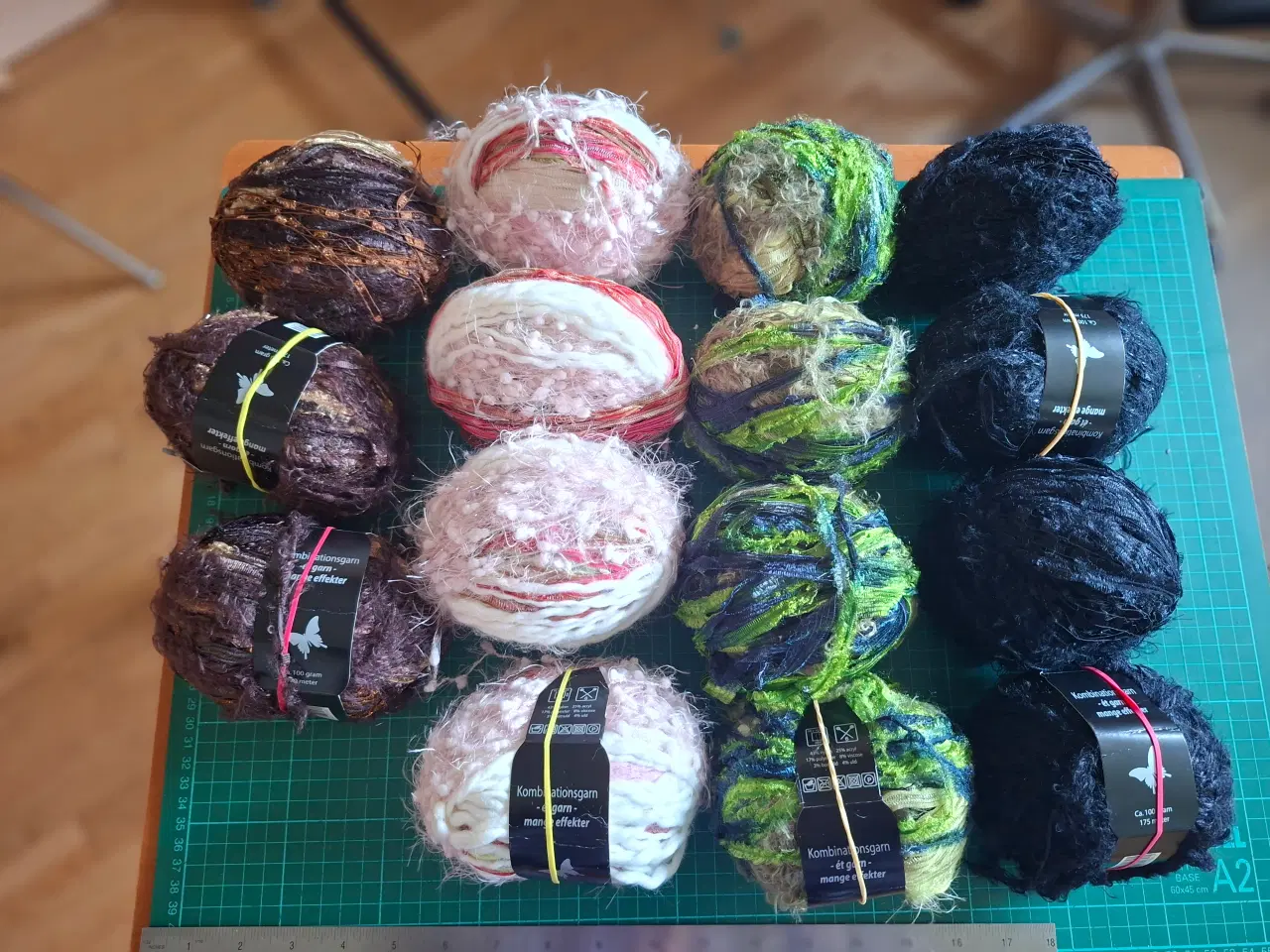 Billede 6 - Diverse garner sælges se prisliste