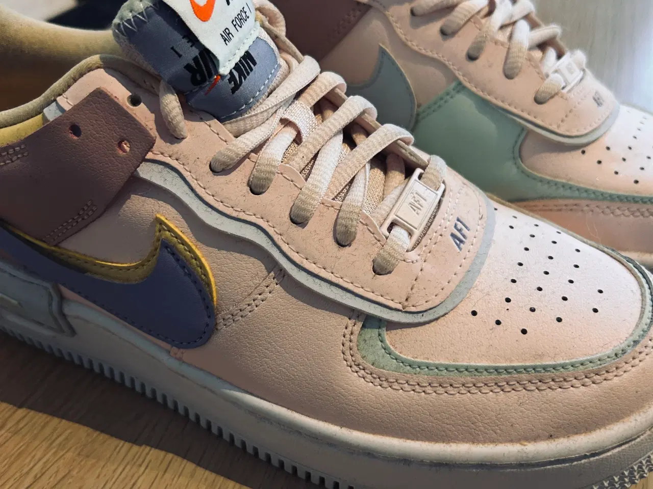 Billede 3 - Farverige Nike sko størrelse 39-40