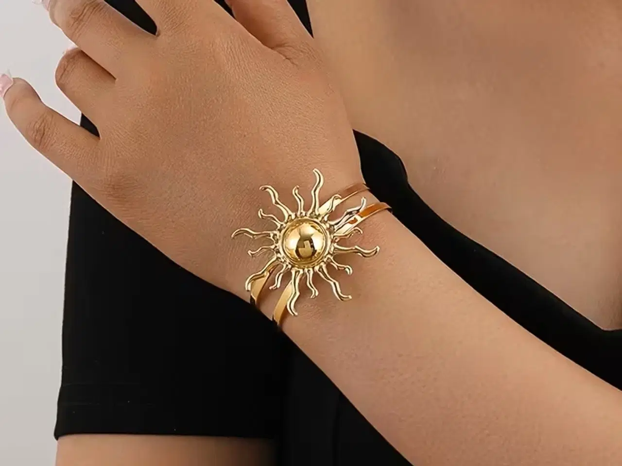 Billede 1 - * Smuk armring - med kæmpe sol