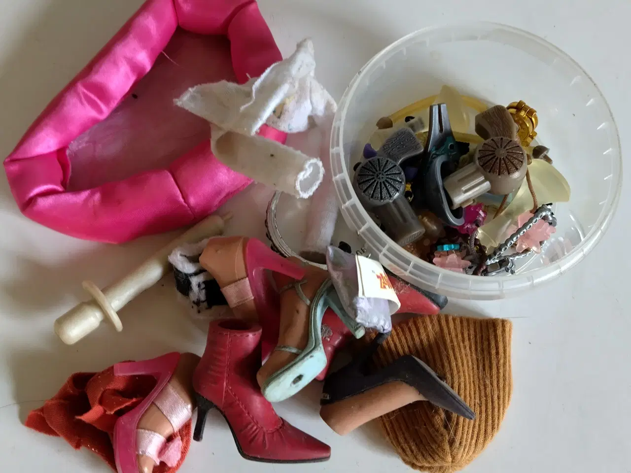 Billede 7 - 26 x Bratz dukker 0g tilbehør