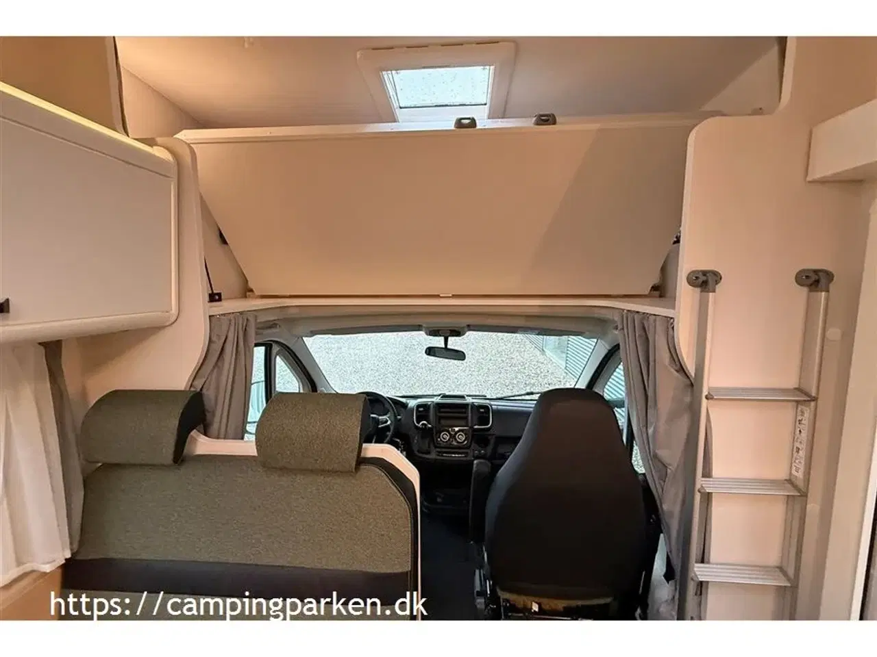 Billede 7 - 2026 - SunLight A 70   Sunlight alkove A70 m. 6 sovepladser og 5 selepladser, meget opholdsrum og stor garage