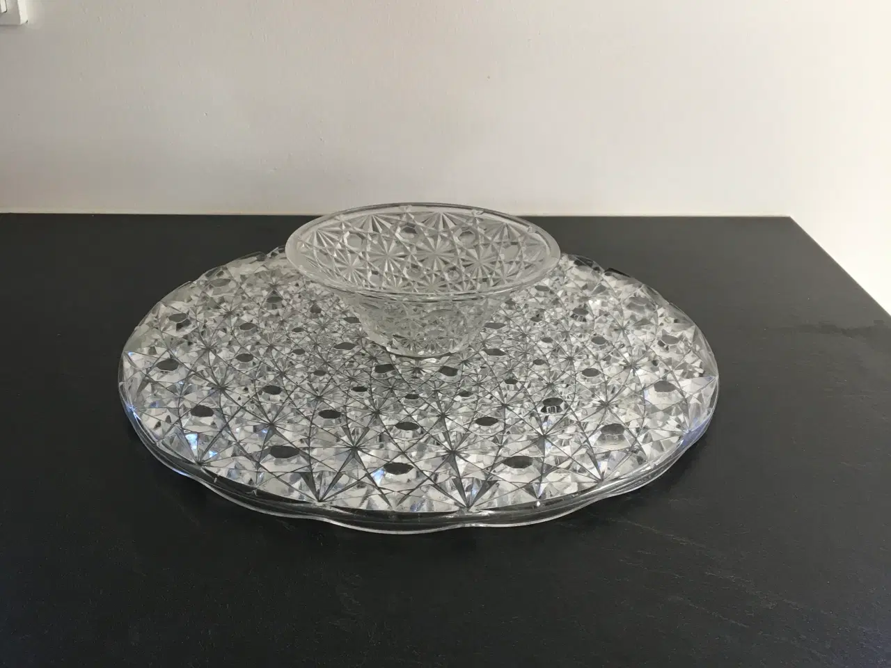 Billede 4 - Elegant krystal glas kagefad på fod til servering