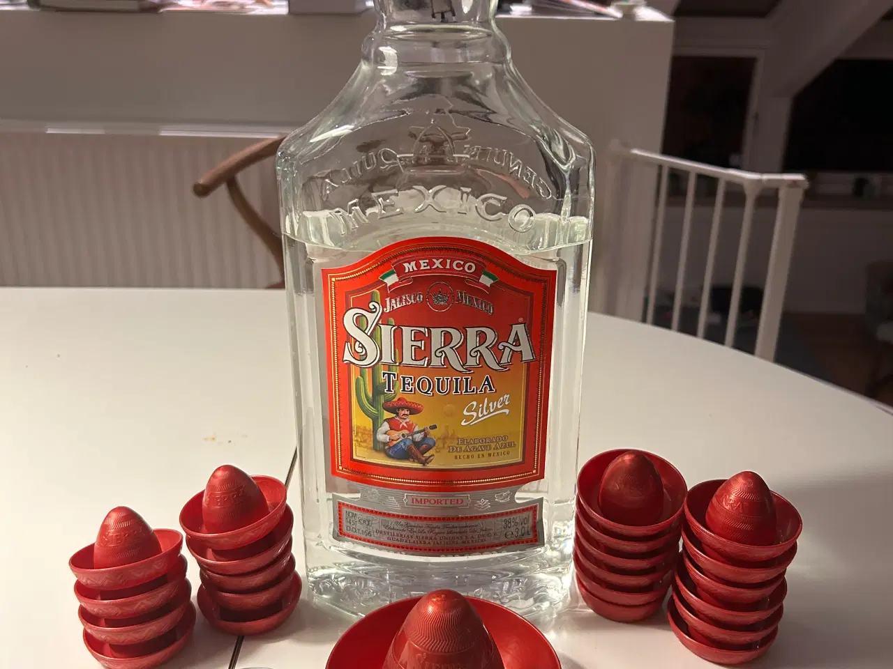 Billede 1 - Tequila 3L flaske + løse tequila hatte 