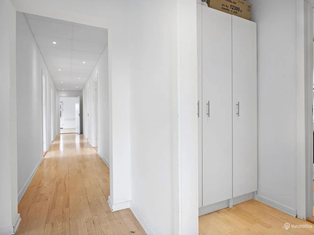 Billede 7 - Erhvervslokaler udlejes i meget synlig hjørne ejendom.