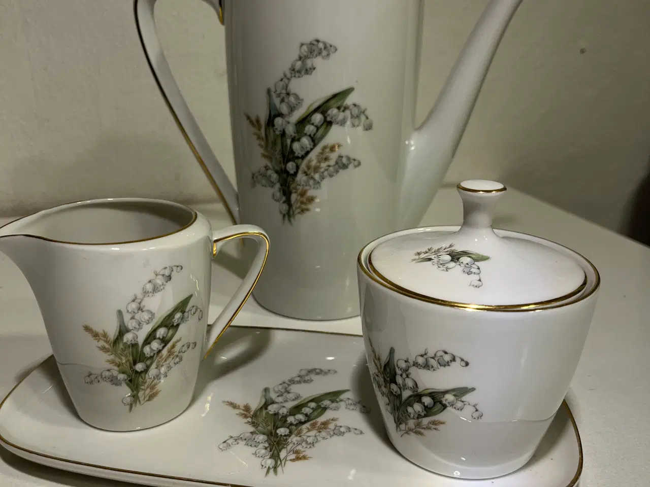 Billede 2 - Liljekonval med guldkant i porcelæn fra Bavaria