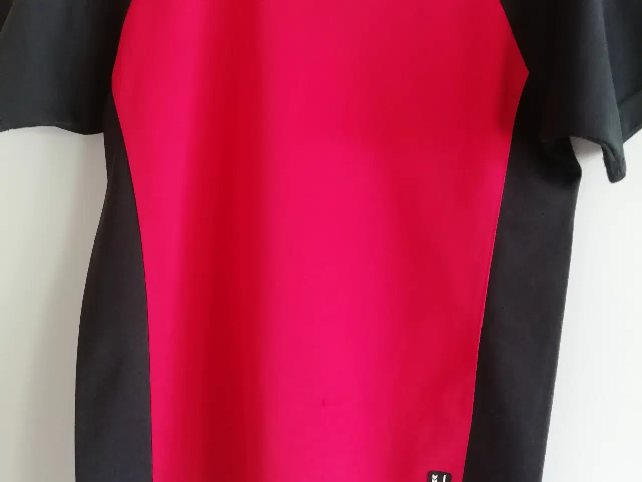 Billede 1 - T-shirt str. 152 Hummel
