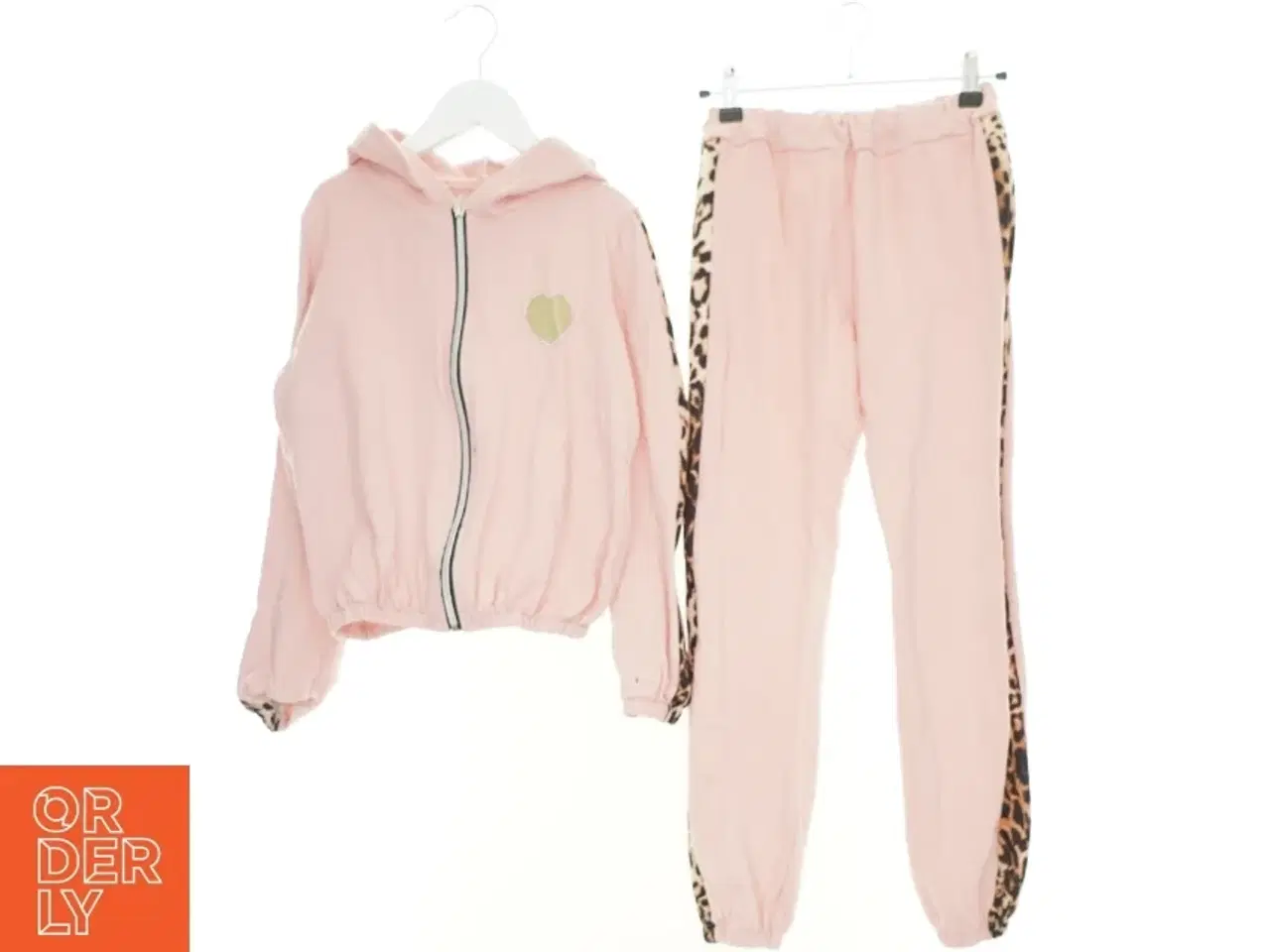 Billede 1 - To delt sæt med sweatpants og sweatshirt (str. 152 cm)
