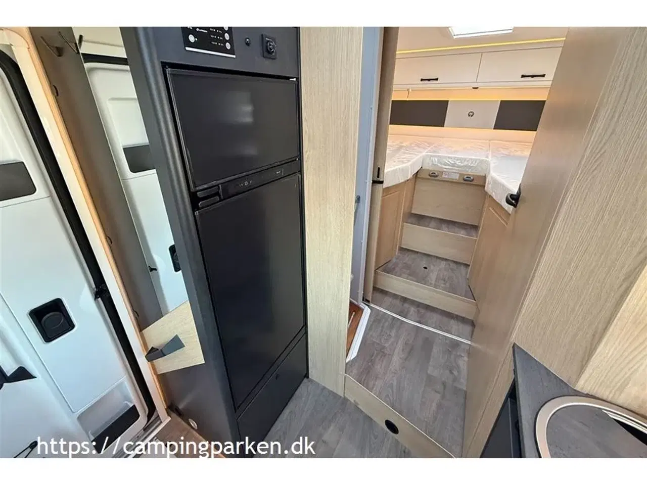 Billede 10 - 2026 - SunLight T 68 C Adventure Sunlight T68C model med face-to-face, adaptiv fartpilot, nordic pakke, fuid LED-forlygter og automatgear