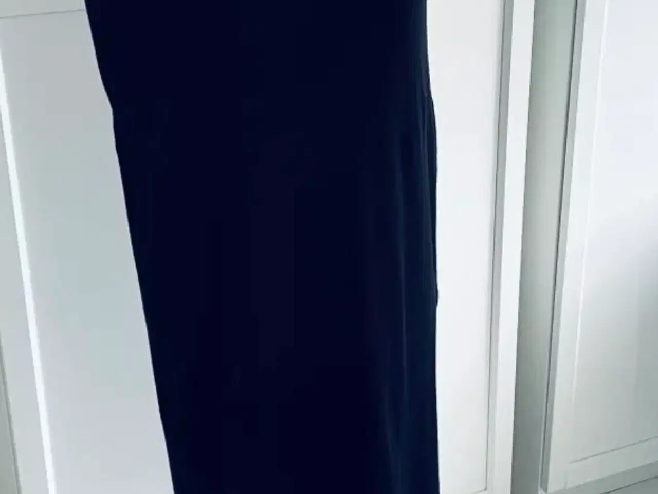 Billede 1 - Gina tricot kjole i sort 