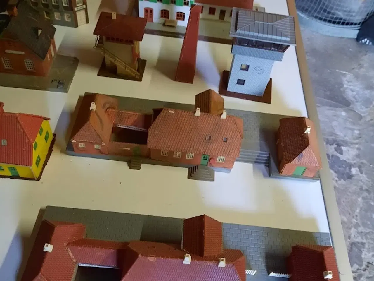 Billede 2 - Huse og tilbehør til HO togbane