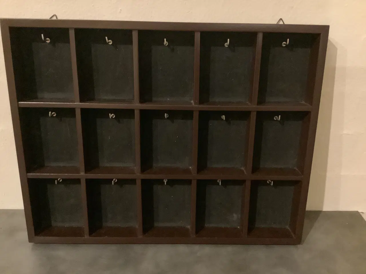 Billede 1 - Brun sættekasse i træ 