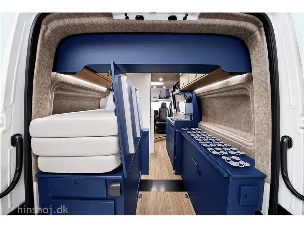 Billede 6 - 2025 - Eriba Car 600 Deep Ocean Blue Aut   Danmarks premiere hos Hinshøj Caravan.