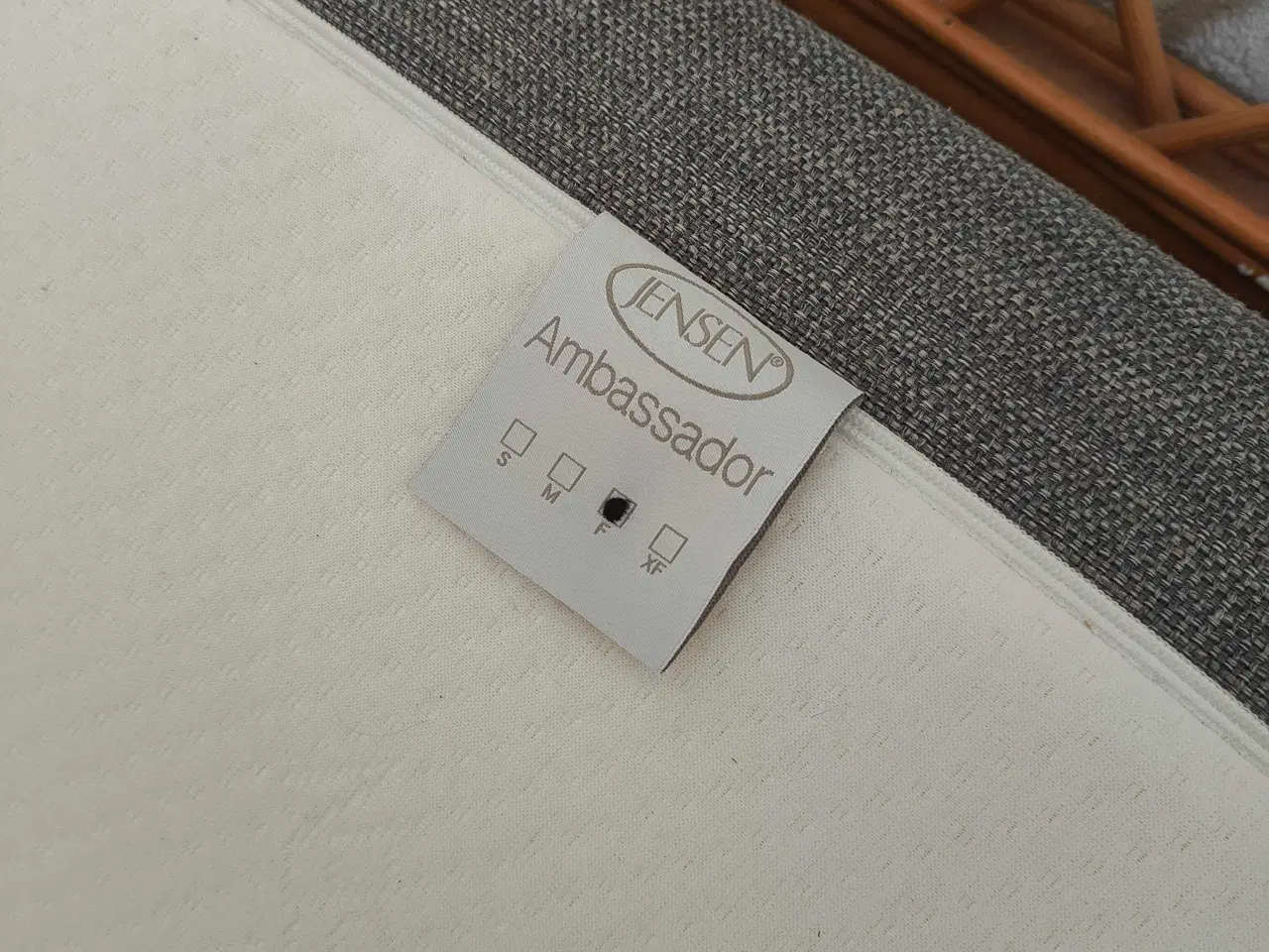 Billede 6 - To stk JENSEN elevations senge fra 2021