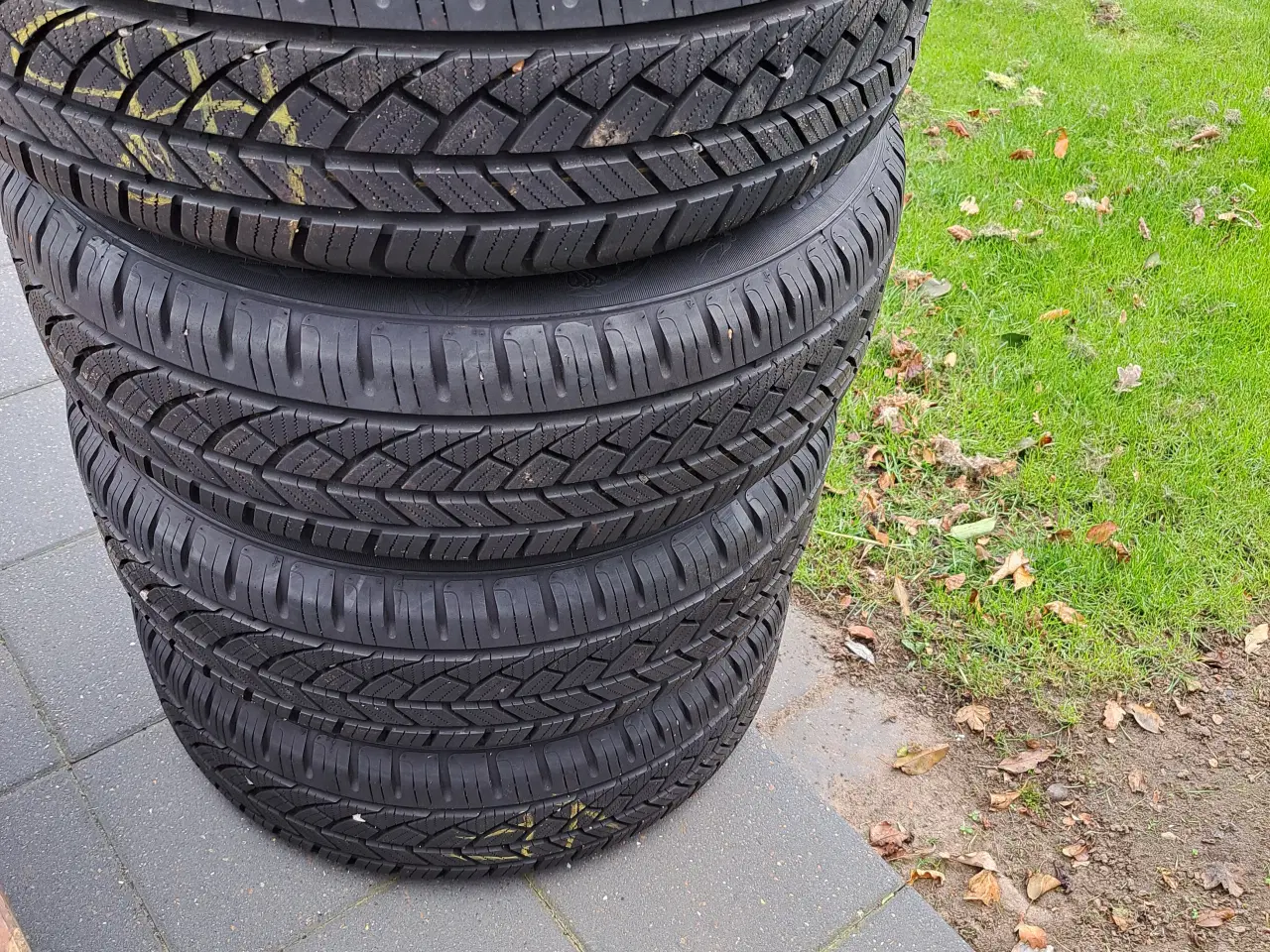 Billede 1 - Helårsdæk 215 65 16 van