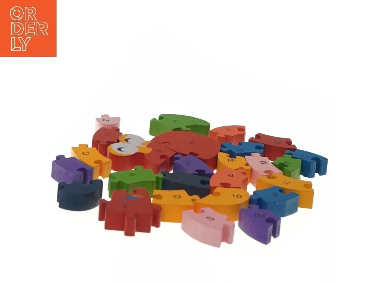 Billede 2 - Puslespil i træ med bogstaver og tal (str. ca. 4- 6,5 cm)