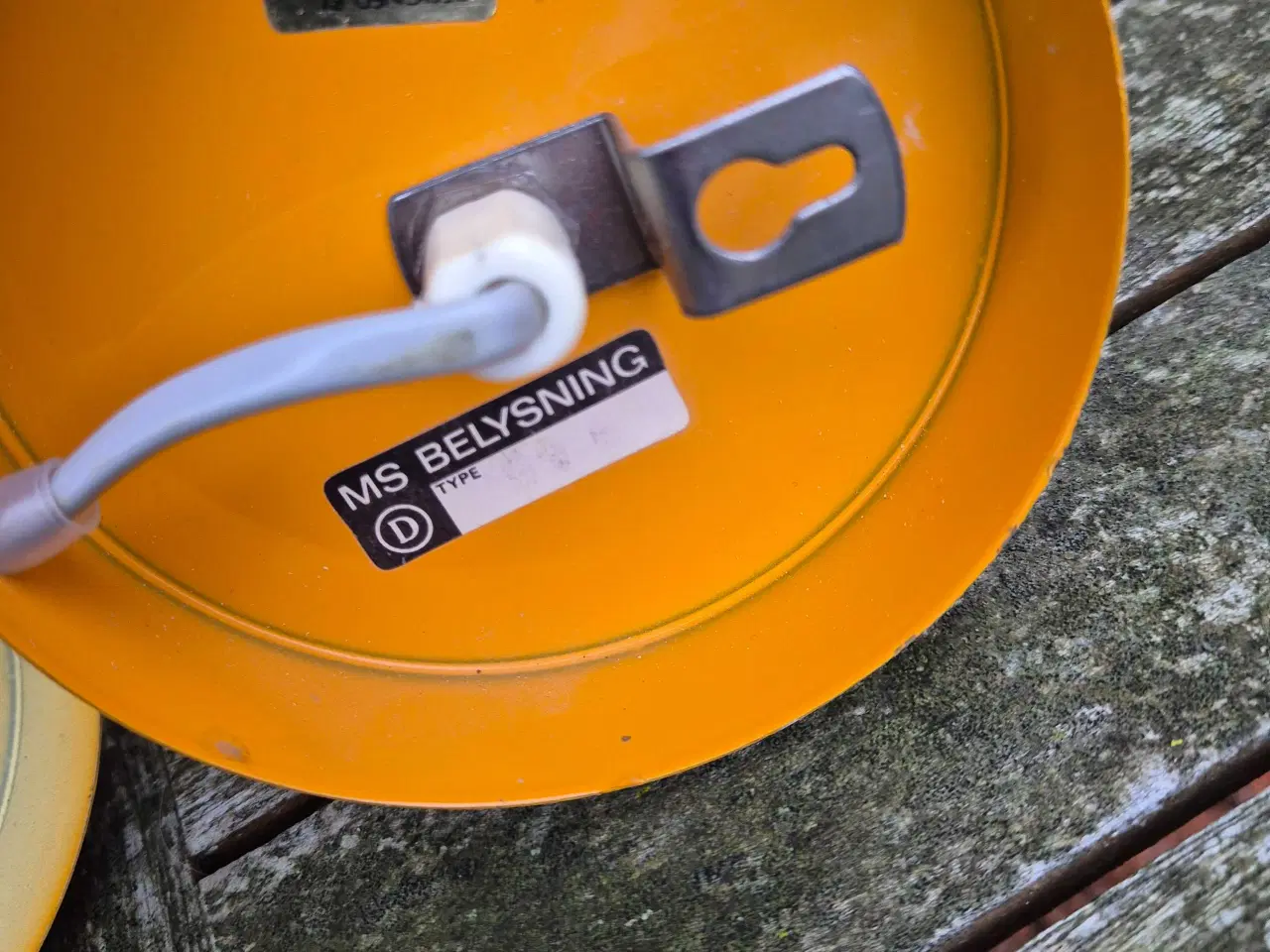 Billede 17 - Fine gule væglamper i dansk design