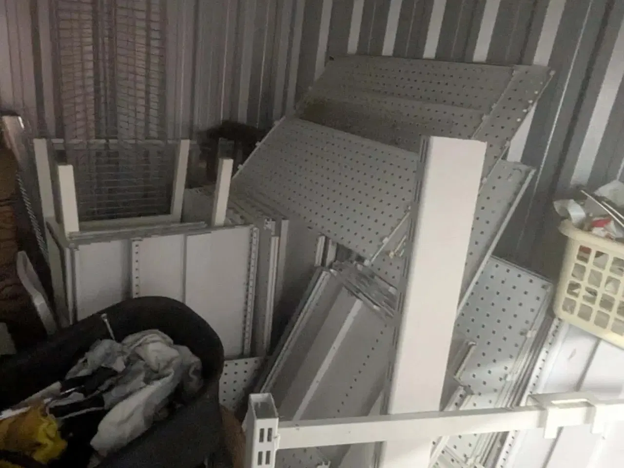 Billede 2 - Butiksinventar i Odense