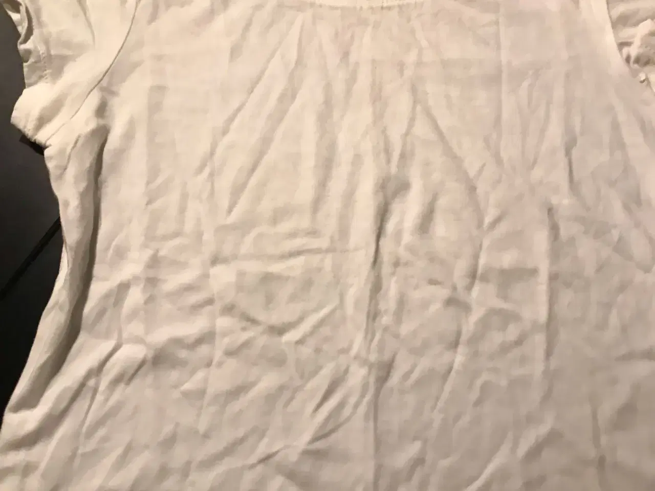 Billede 1 - Hvid T-shirt  fra h &m 12-13