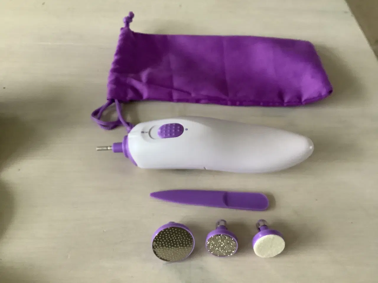 Billede 4 - Hånd og fodplejesæt er til batterier