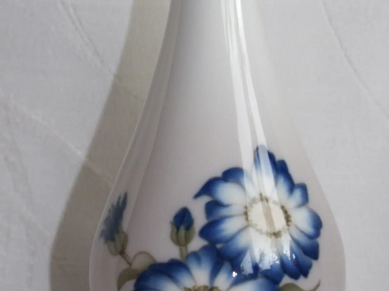 Billede 2 - Vase med blomster fra Bing og Grøndahl