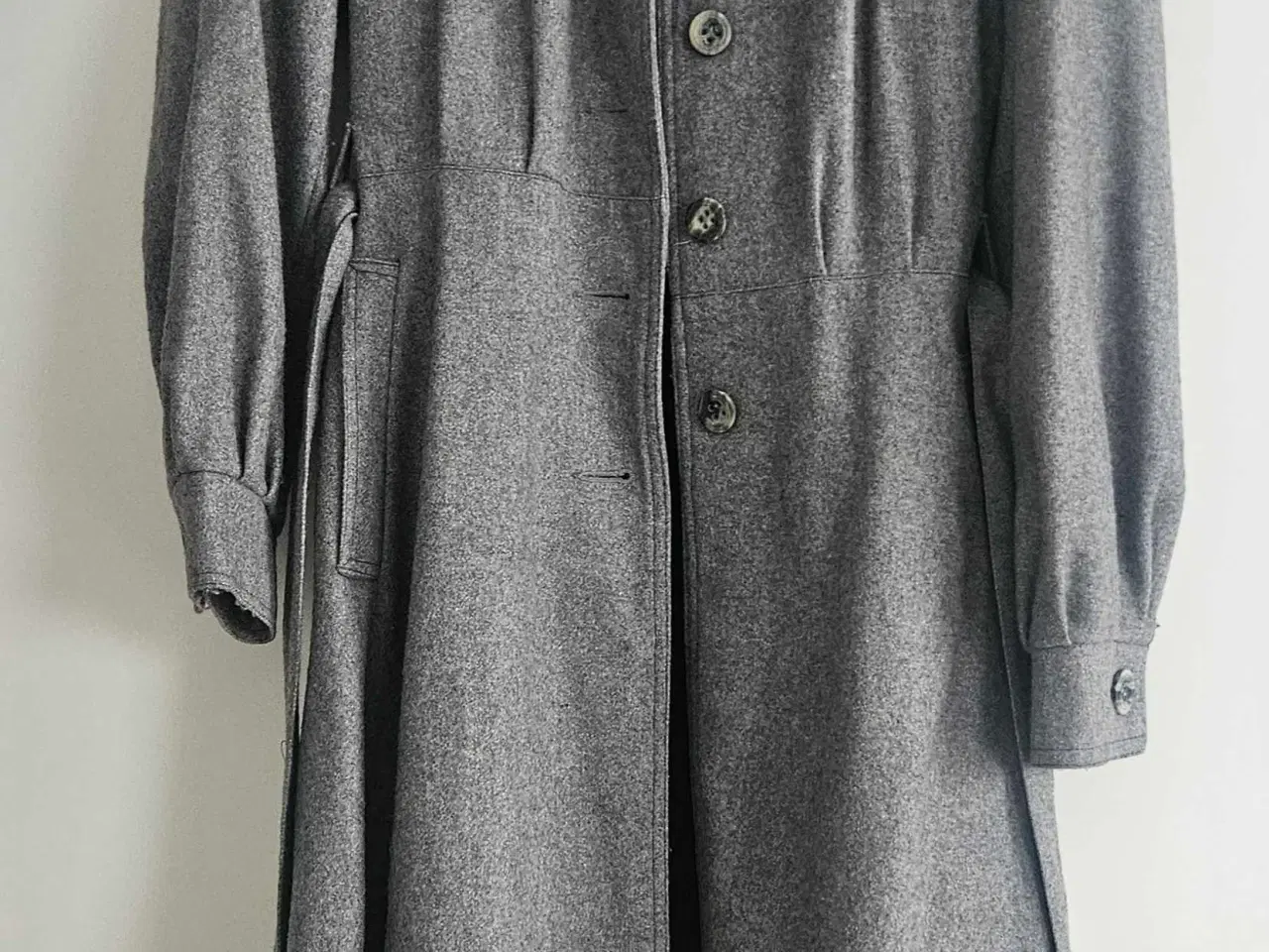 Billede 3 - Grå jakke/frakke