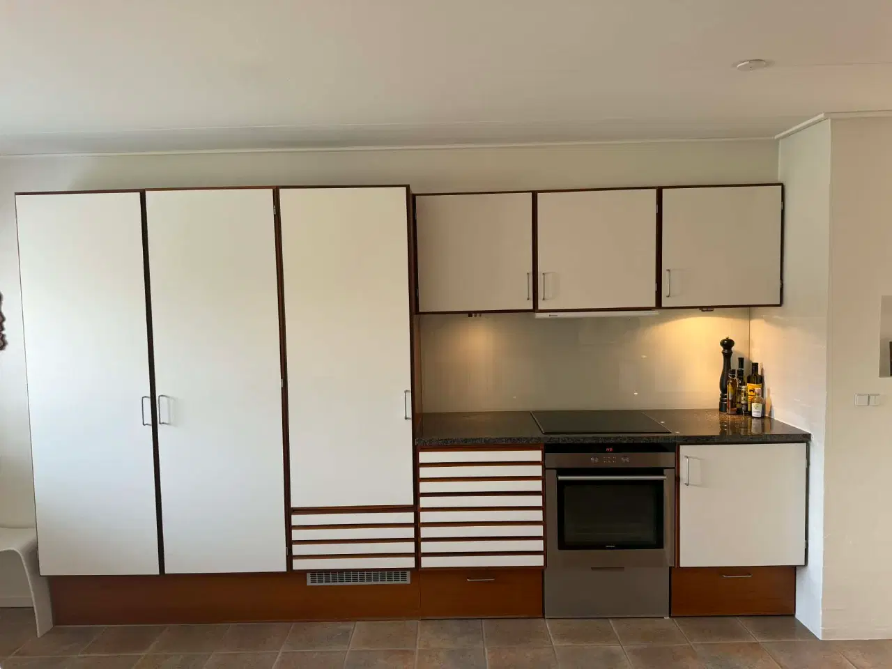 Billede 2 - Komplet og velholdt maghoni Unoform køkken