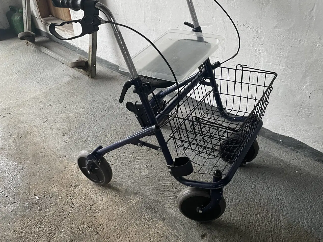 Billede 2 - Rollator med sæde