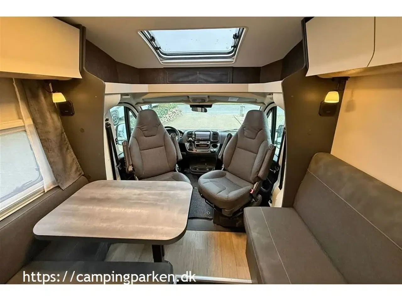 Billede 3 - 2024 - Hobby Optima De Luxe T70 GE aut.   Næsten ny Hobby autocamper med enkeltsenge
