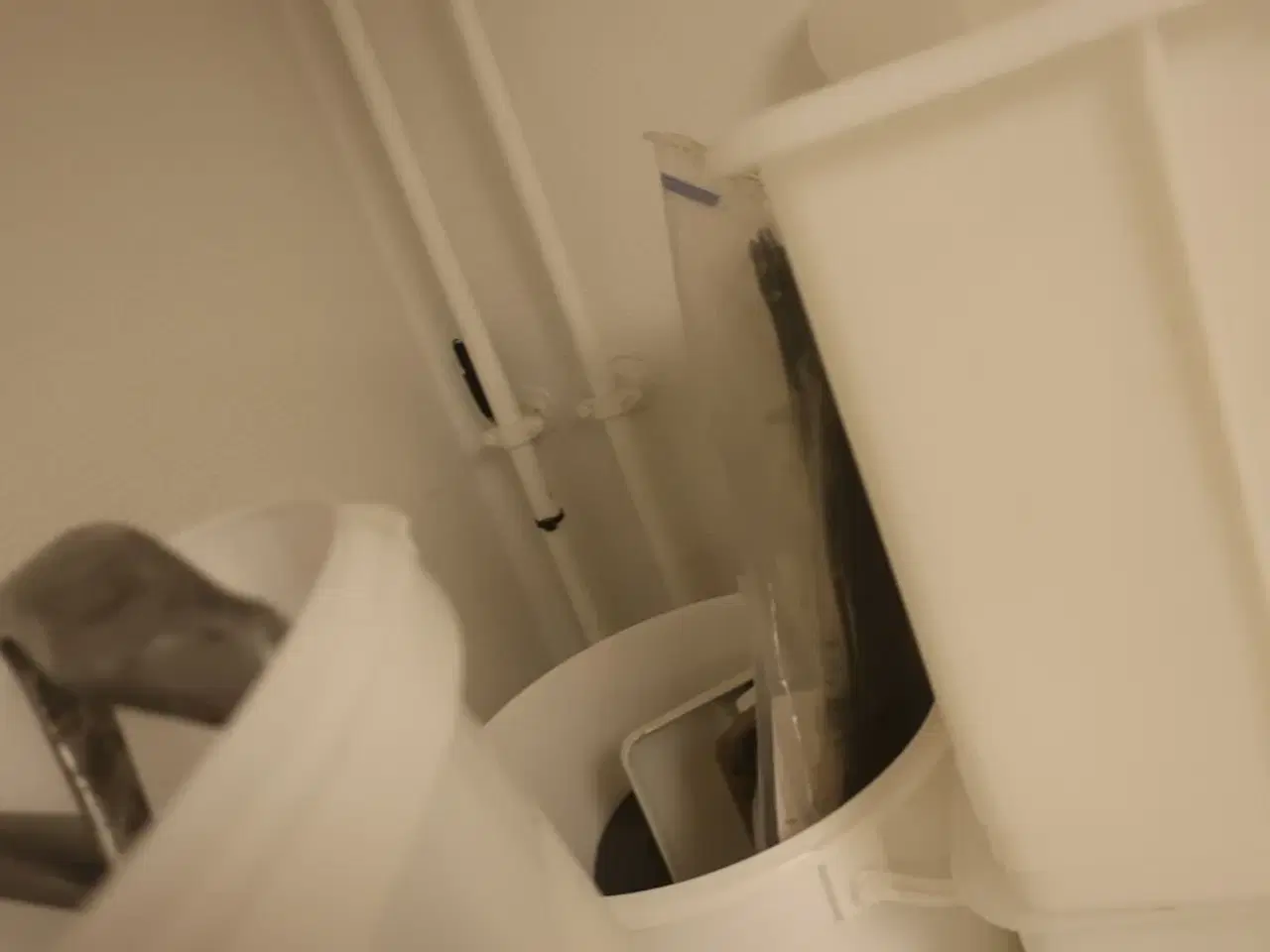 Billede 4 - Diverse bakker med indhold