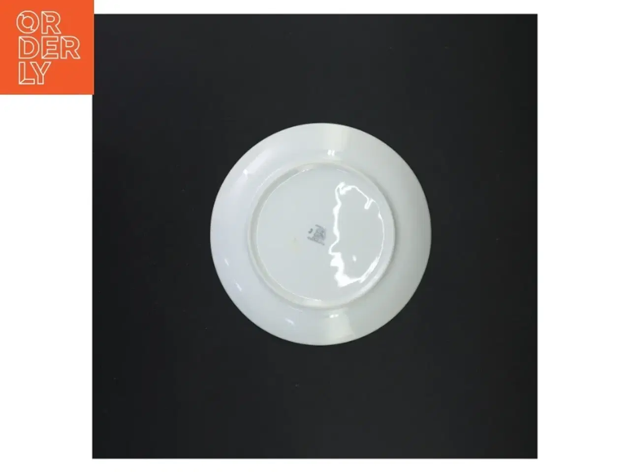 Billede 3 - Porcelænstallerken med guldkant og frugtmotiv (str. 17 x 17 cm)