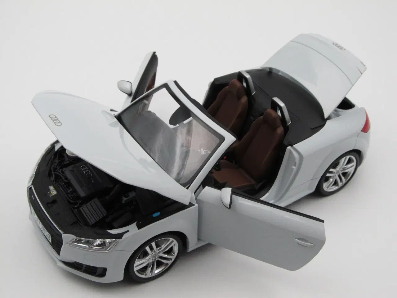 Billede 5 - 2014 Audi TT Roadster 1:18  -  MINICHAMPS 