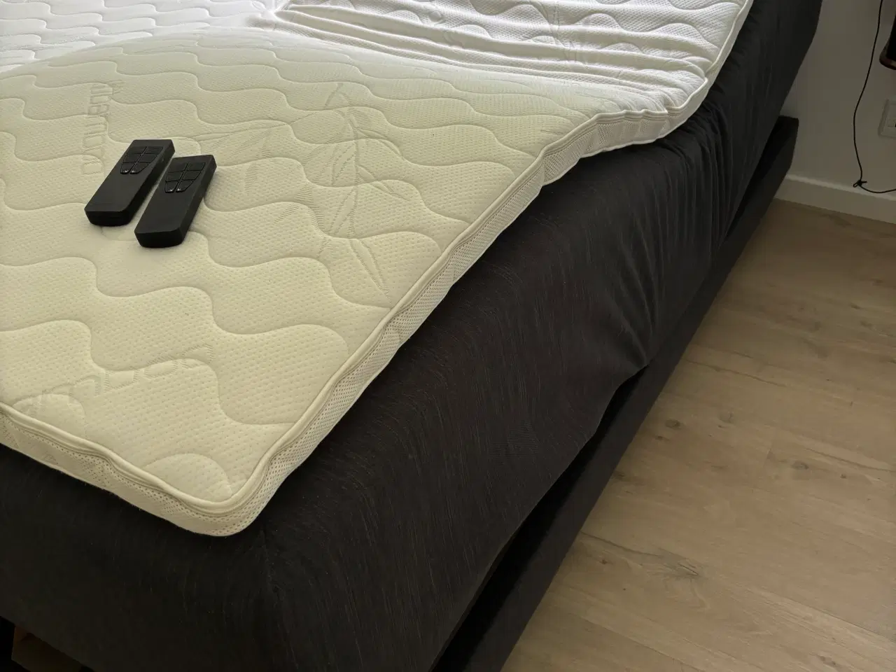 Billede 3 - Super velholdt Elevations seng 180x200cm.
