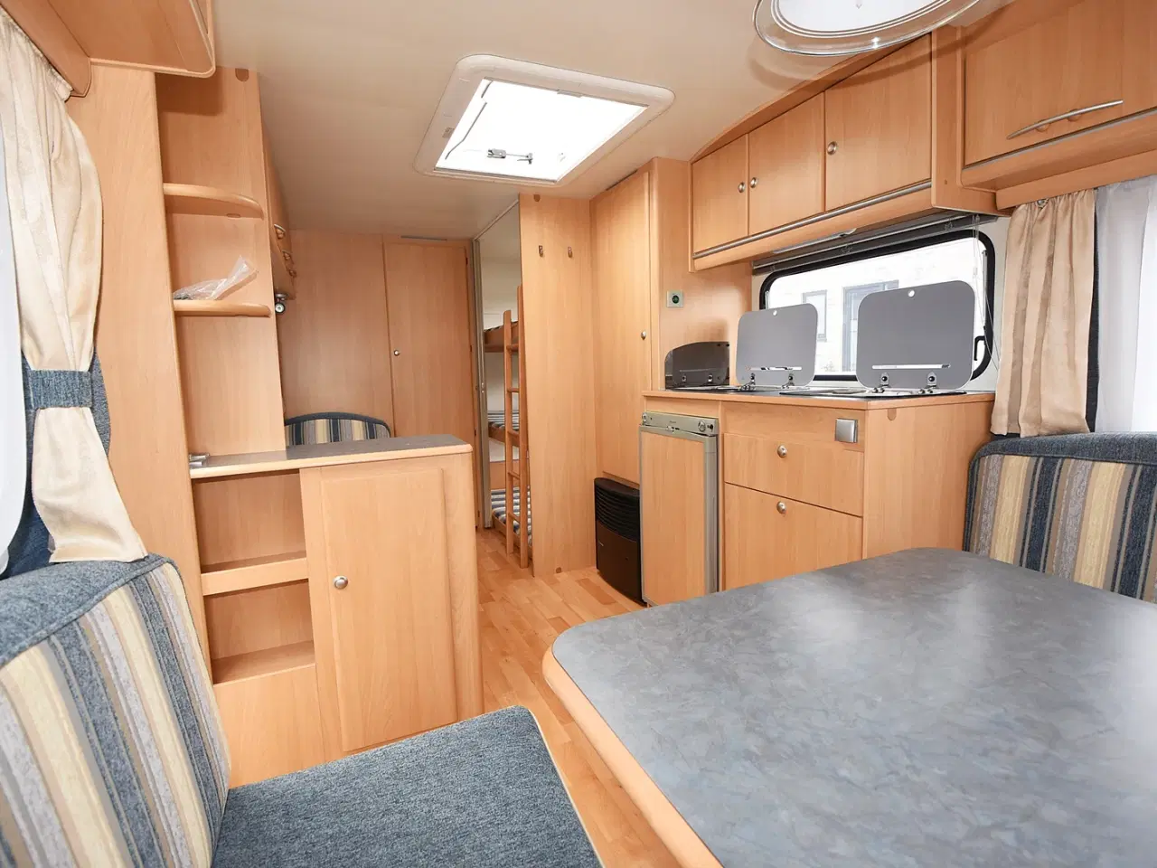 Billede 2 - frisk nysynet køjevogn